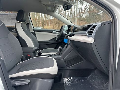 New 2026 Volkswagen Taos SE image 15