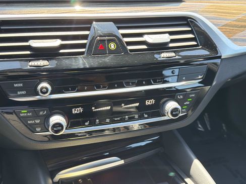 Used 2023 BMW 530i w/ Convenience Package RWD image 20
