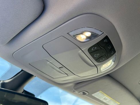 Used 2024 Chrysler Pacifica Touring-L FWD image 36