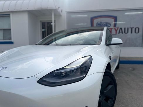 Used 2023 Tesla Model 3 Standard Range image 4