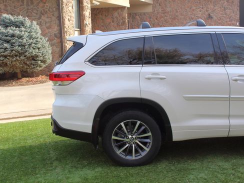 Used 2017 Toyota Highlander XLE image 14