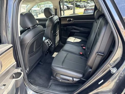 Used 2023 Kia Sorento S w/ Panoramic Sunroof Package AWD/4WD image 17