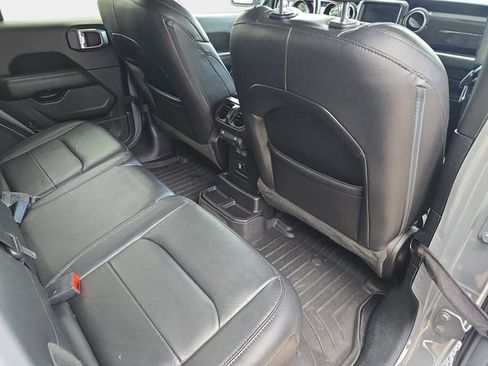 Used 2019 Jeep Wrangler Unlimited Sahara AWD/4WD image 13