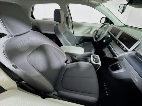 Used 2024 Hyundai Ioniq 5 SE image 27