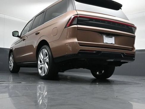 Certified 2025 Lincoln Navigator Black Label AWD/4WD image 43