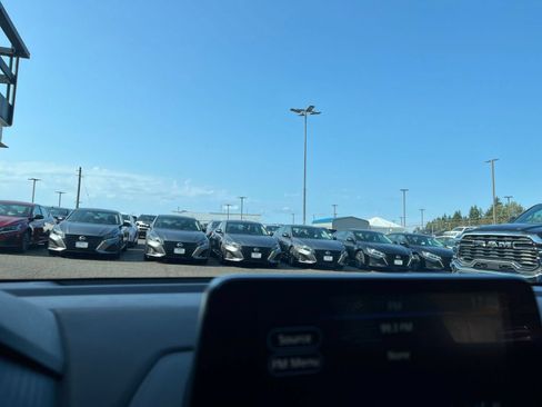 Used 2025 Nissan Sentra SV FWD image 16