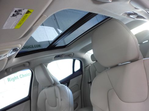 Used 2020 Volvo S60 T5 Momentum image 52