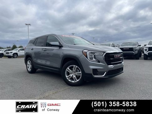 Used 2024 GMC Terrain SLE image 1