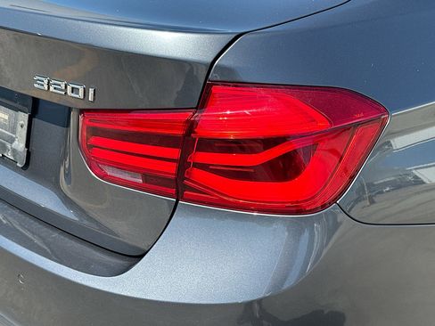 Used 2017 BMW 320i Sedan RWD image 24