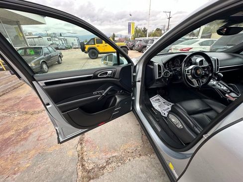 Used 2017 Porsche Cayenne AWD/4WD image 10