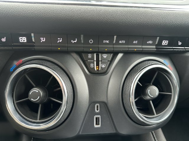 Used 2024 Chevrolet Blazer LT w/ Midnight/Sport Edition FWD image 25