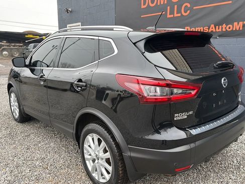 Used 2022 Nissan Rogue Sport SV image 3