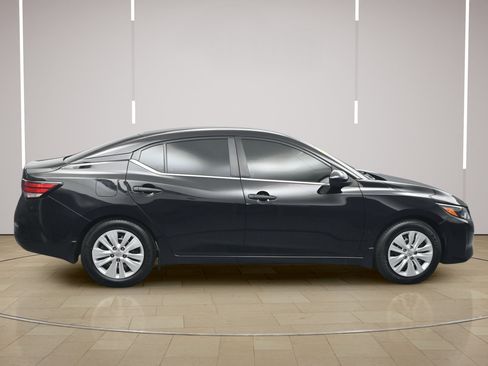 Certified 2024 Nissan Sentra S FWD image 8