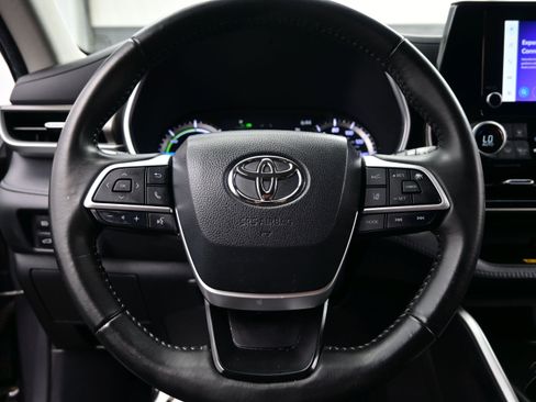Used 2023 Toyota Highlander XLE AWD/4WD image 24