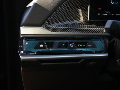 Used 2023 BMW 740i image 33