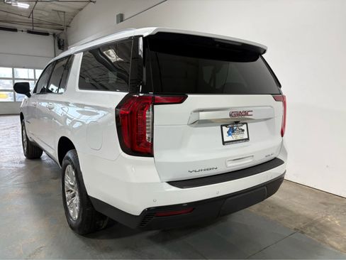 Used 2024 GMC Yukon XL SLE AWD/4WD image 3