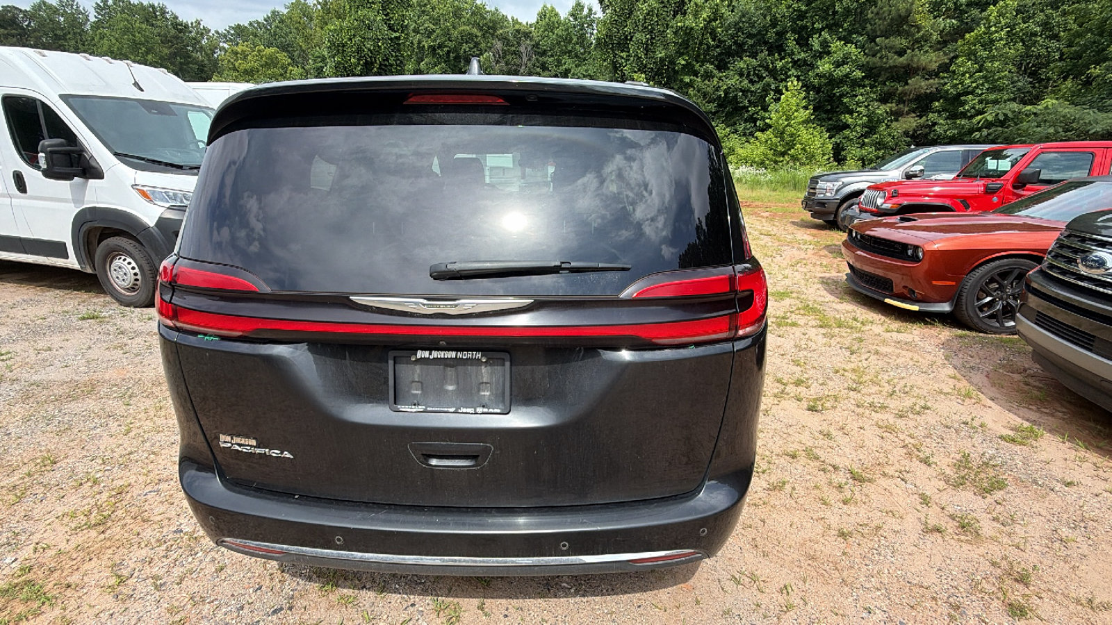 Used 2021 Chrysler Pacifica Touring-L FWD image 9
