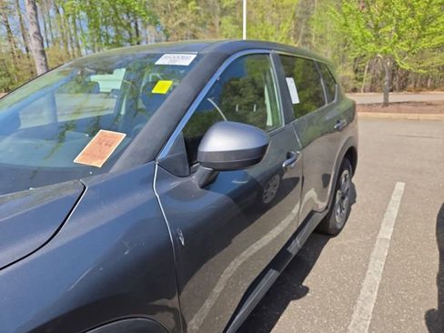 Used 2025 Nissan Rogue SV image 6