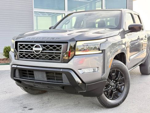 Used 2023 Nissan Frontier SV w/ Midnight Edition Package RWD image 2