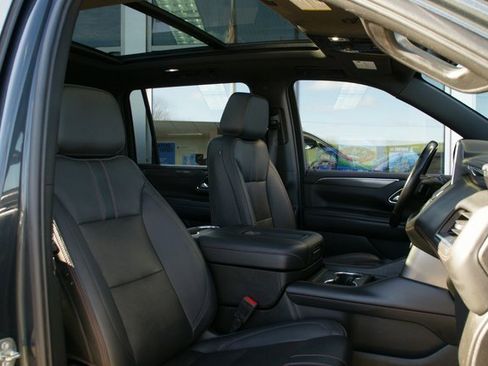 Used 2022 Chevrolet Suburban RST w/ Sport Performance Package image 40