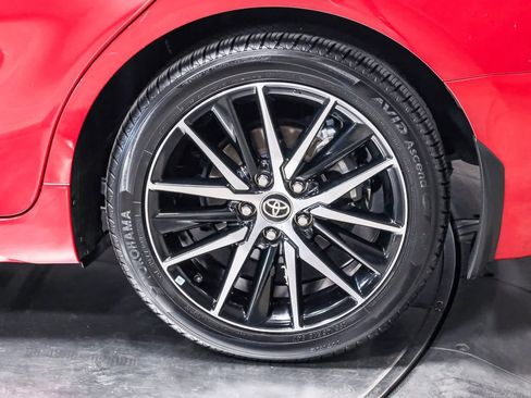 Used 2022 Toyota Camry SE image 9