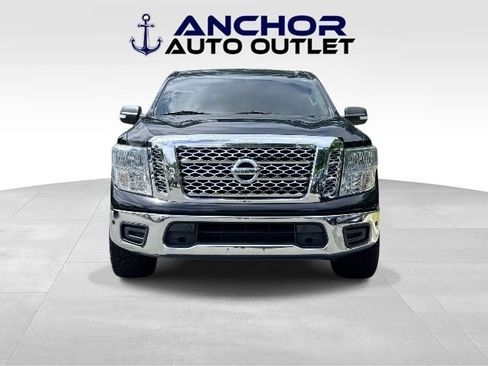 Used 2019 Nissan Titan SV w/ SV Convenience Package RWD image 2