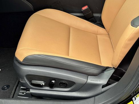 Used 2025 Lexus ES 350 w/ Premium Package FWD image 19