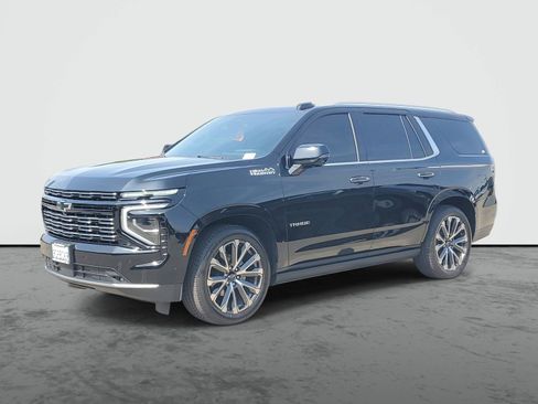 Used 2025 Chevrolet Tahoe High Country AWD/4WD image 2