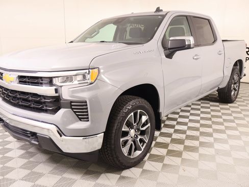 Used 2024 Chevrolet Silverado 1500 LT AWD/4WD image 10
