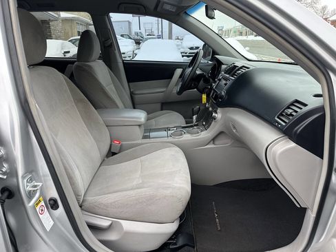 Used 2013 Toyota Highlander FWD image 9
