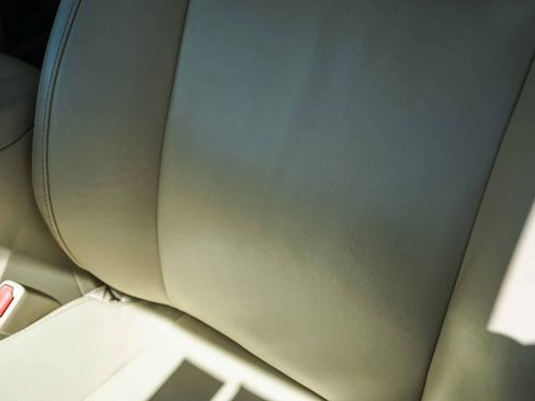 Used 2018 Toyota Highlander XLE w/ Carpet Mat Package (TMS) image 19