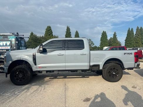 Used 2024 Ford F350 Lariat w/ Black Appearance Package AWD/4WD image 8