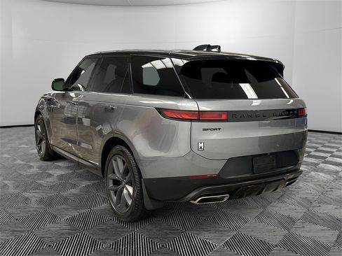 Used 2024 Land Rover Range Rover Sport SE image 2