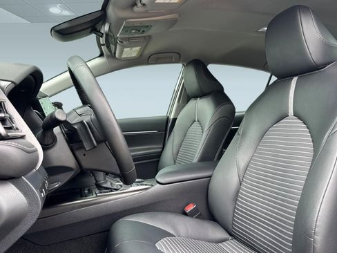 Certified 2024 Toyota Camry SE FWD image 5