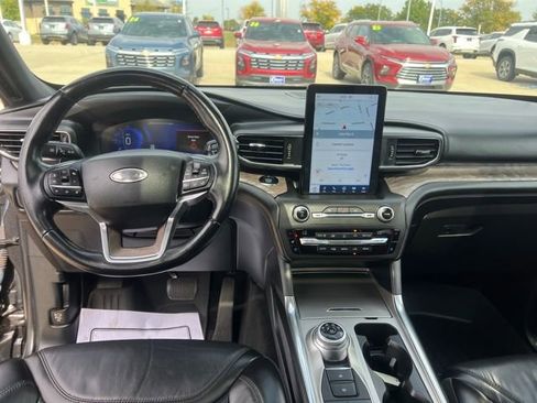 Used 2020 Ford Explorer Platinum w/ Premium Technology Package image 26