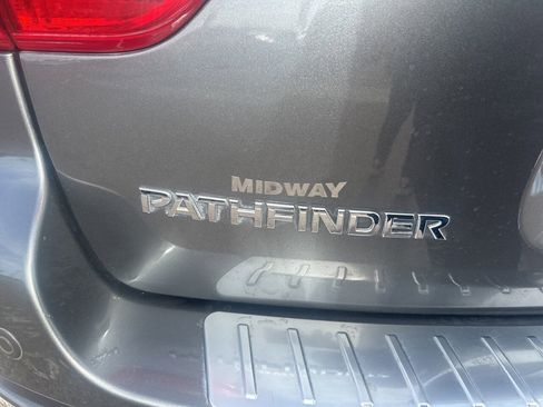 Used 2017 Nissan Pathfinder SV image 7