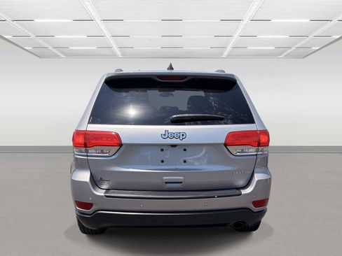 Used 2019 Jeep Grand Cherokee Laredo RWD image 4