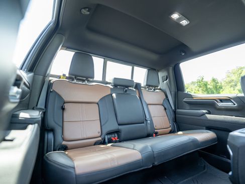 Used 2025 Chevrolet Silverado 1500 High Country w/ Technology Package AWD/4WD image 12