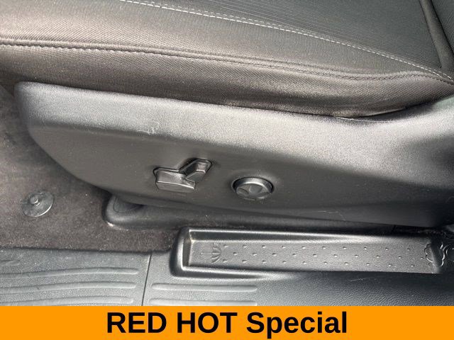 Used 2023 Chrysler Pacifica Touring FWD image 12