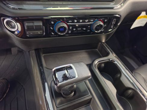 Used 2022 Chevrolet Silverado 1500 ZR2 w/ Technology Package AWD/4WD image 36