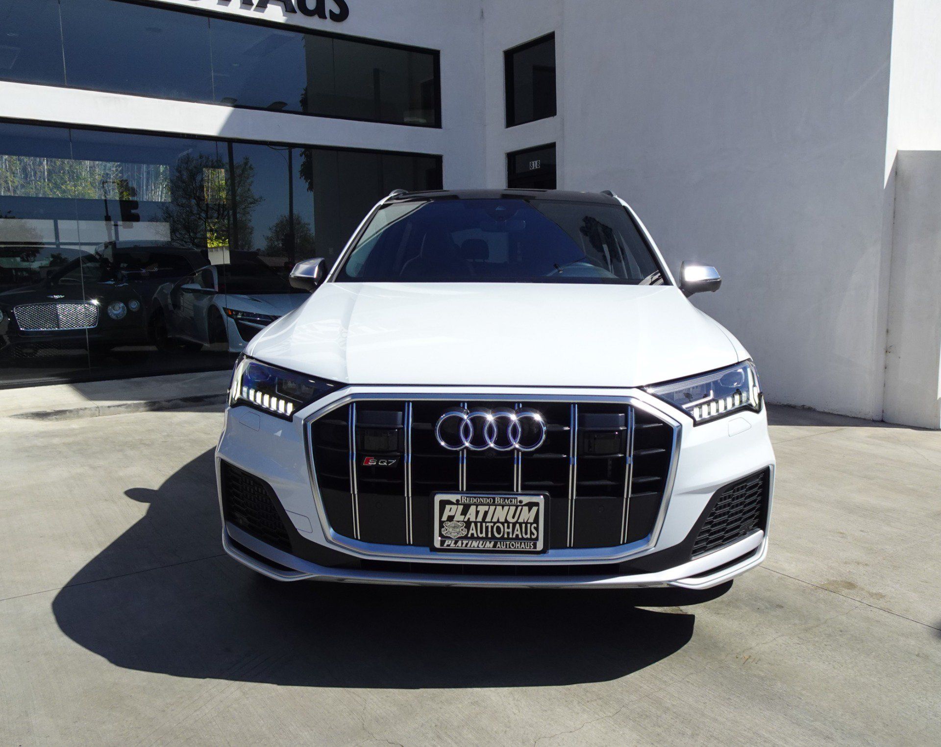 Used 2023 Audi SQ7 Premium Plus w/ Towing Package AWD/4WD image 2