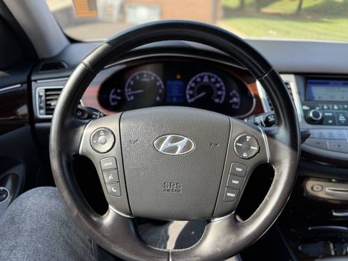 Used 2013 Hyundai Genesis 3.8 RWD image 19