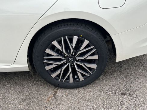 Used 2025 Nissan Altima 2.5 SV image 29