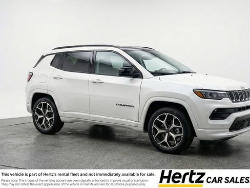 Used 2025 Jeep Compass Limited image 1