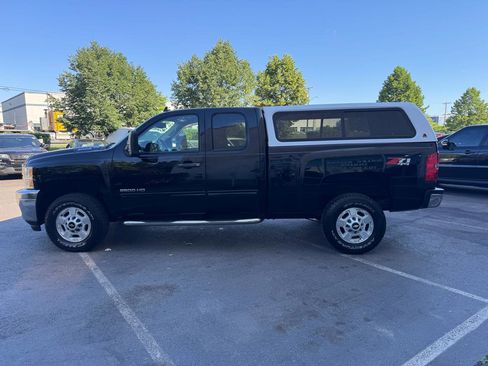Used 2011 Chevrolet Silverado 2500 LT w/ Interior Plus Package AWD/4WD image 21