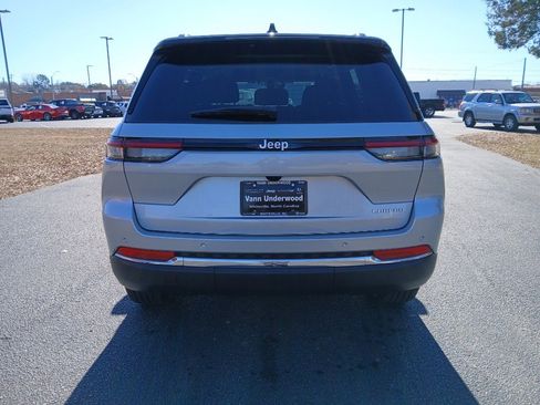 New 2025 Jeep Grand Cherokee Laredo X image 5