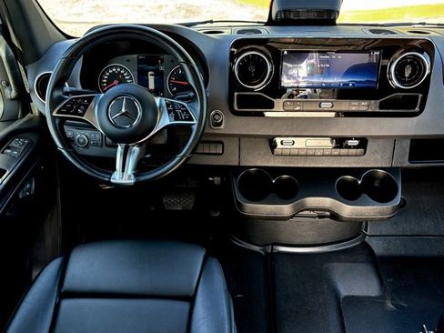 Used 2025 Mercedes-Benz Sprinter 2500 image 27