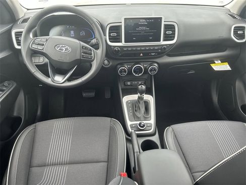New 2025 Hyundai Venue Limited image 3
