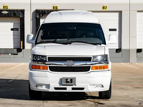 Used 2023 Chevrolet Express 2500 image 24