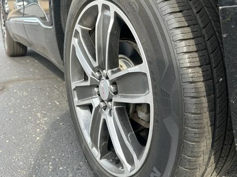 Used 2019 GMC Acadia Denali w/ Technology Package FWD image 20